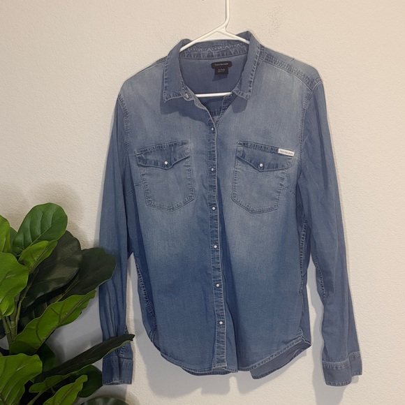 Calvin Klein Jeans Tops - Calvin Klein Jeans Blue Denim Pearl snap long sleeve button up XL
